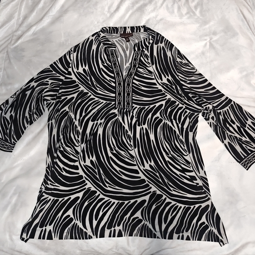 Dana Buchman Black and White Swirl Tunic